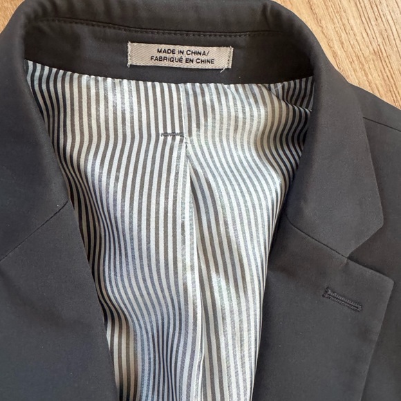 Express - Photographer Fitted Suit - Picture 4 of 10